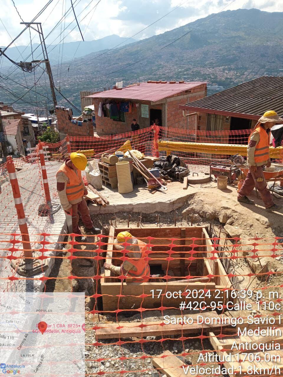 Trabajos adelantados por EPM en el barrio El Popular, tras la reciente explosión en las redes de alcantarillado. Foto: EPM.
