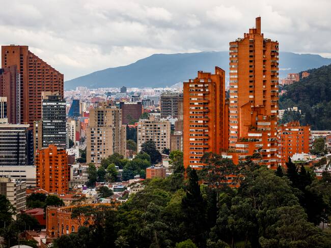 Vista panorámica de edificios residenciales en Bogotá, Colombia (GettyImages)