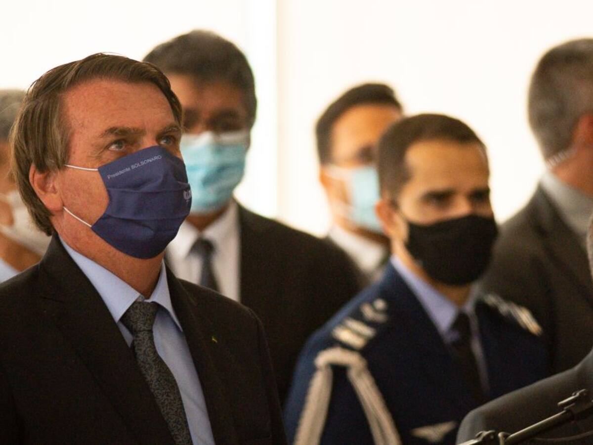 Bolsonaro anuncia comité para combatir covid en el peor momento de pandemia