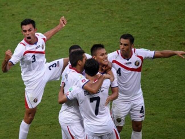 Costa Rica da la sorpresa y vence 3-1 a Uruguay en el debut de Pinto