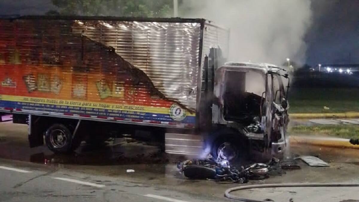 Accidente de tránsito en Galapa deja un muerto: comunidad incineró un vehículo