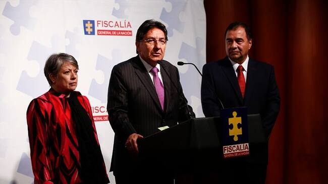 Néstor Humberto Martínez, nuevo fiscal general, presenta su equipo de trabajo: María Paulina Riveros y Fabio Espitia. Foto: Colprensa