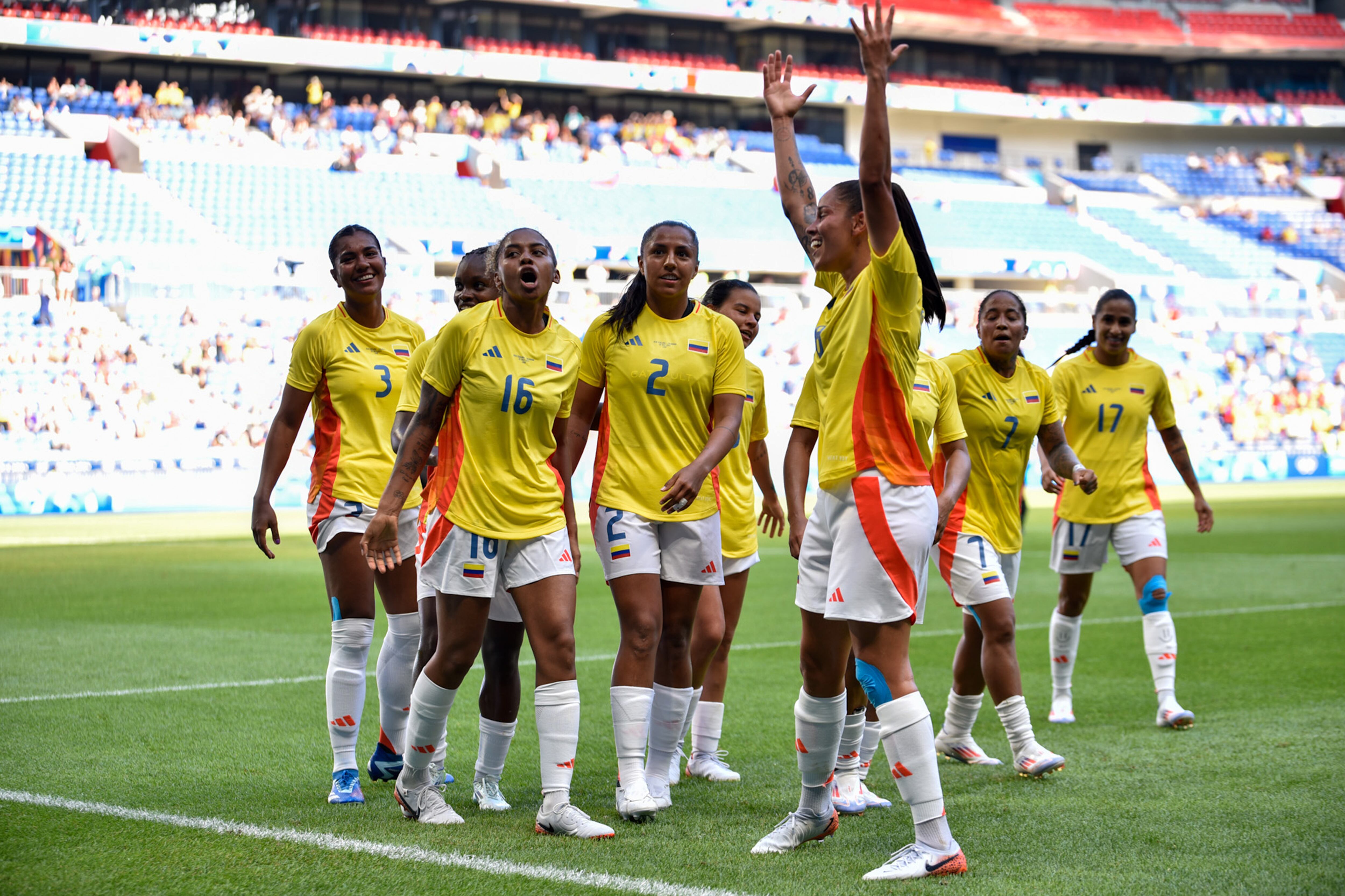 Jugadoras de Colombia celebrando el gol contra Nueva Zelanda, durante un partido de fútbol femenino en los Juegos Olímpicos Paris 2024, en Lyon (Francia). EFE/ FCF