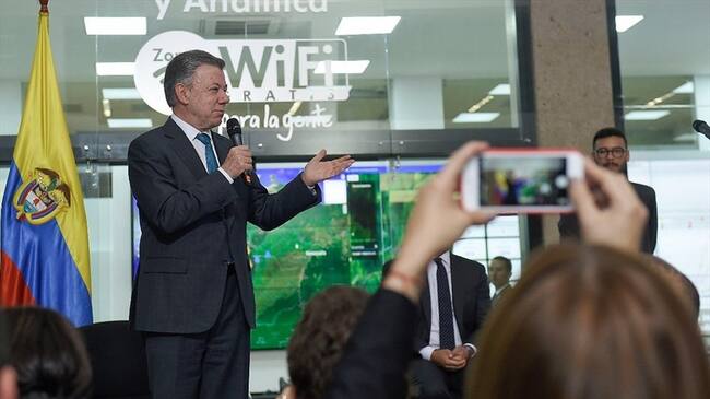 Juan Manuel Santos durante su vista a las obras del Túnel de La Línea en Quindío. Foto: Colprensa