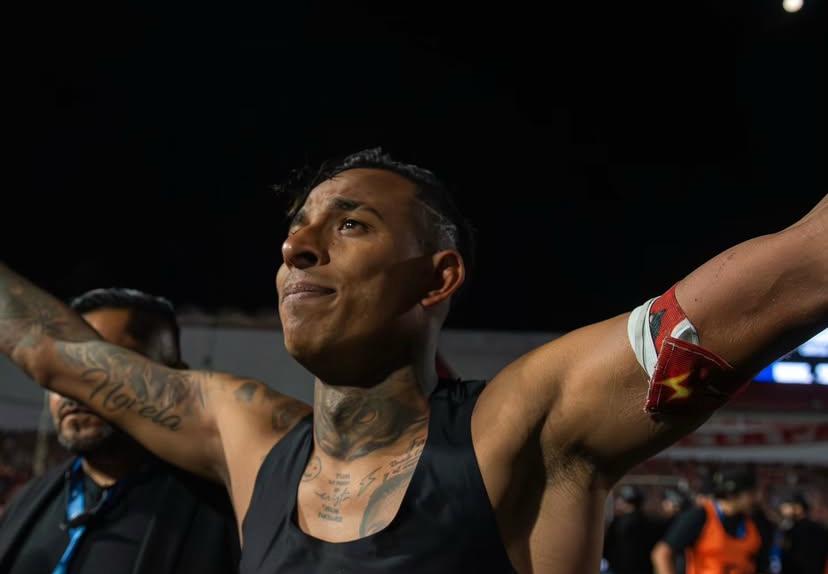 Sebastián Villa en final de Copa Argentina con Independiente de Rvadavia ante Argentinos Juniors 2025.