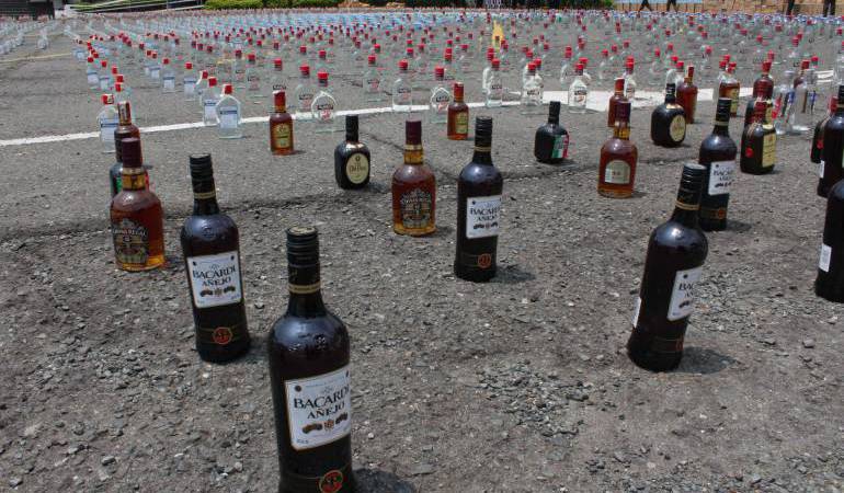 Foto archivo de licor ilegal y de contrabando en Caldas