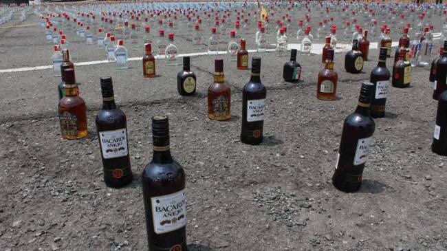 Foto archivo de licor ilegal y de contrabando en Caldas