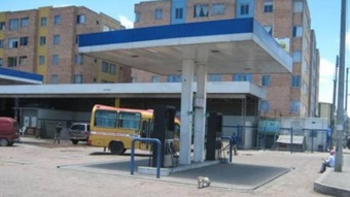Desabastecimiento en estaciones de servicio de Bogotá tras daño de poliducto