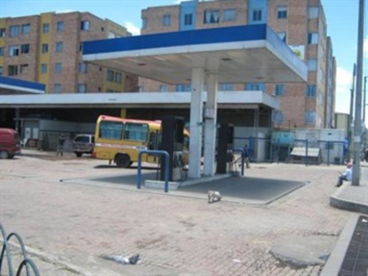 Desabastecimiento en estaciones de servicio de Bogotá tras daño de poliducto