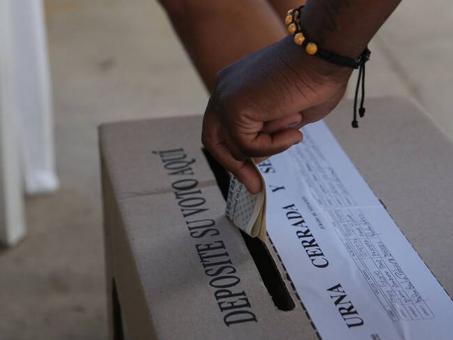 Imagen de referencia de personas votando. Foto: Getty Images.