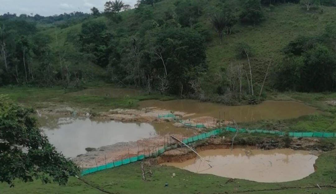 En los sitios también fue incautada maquinaria utilizada para la actividad ilegal.