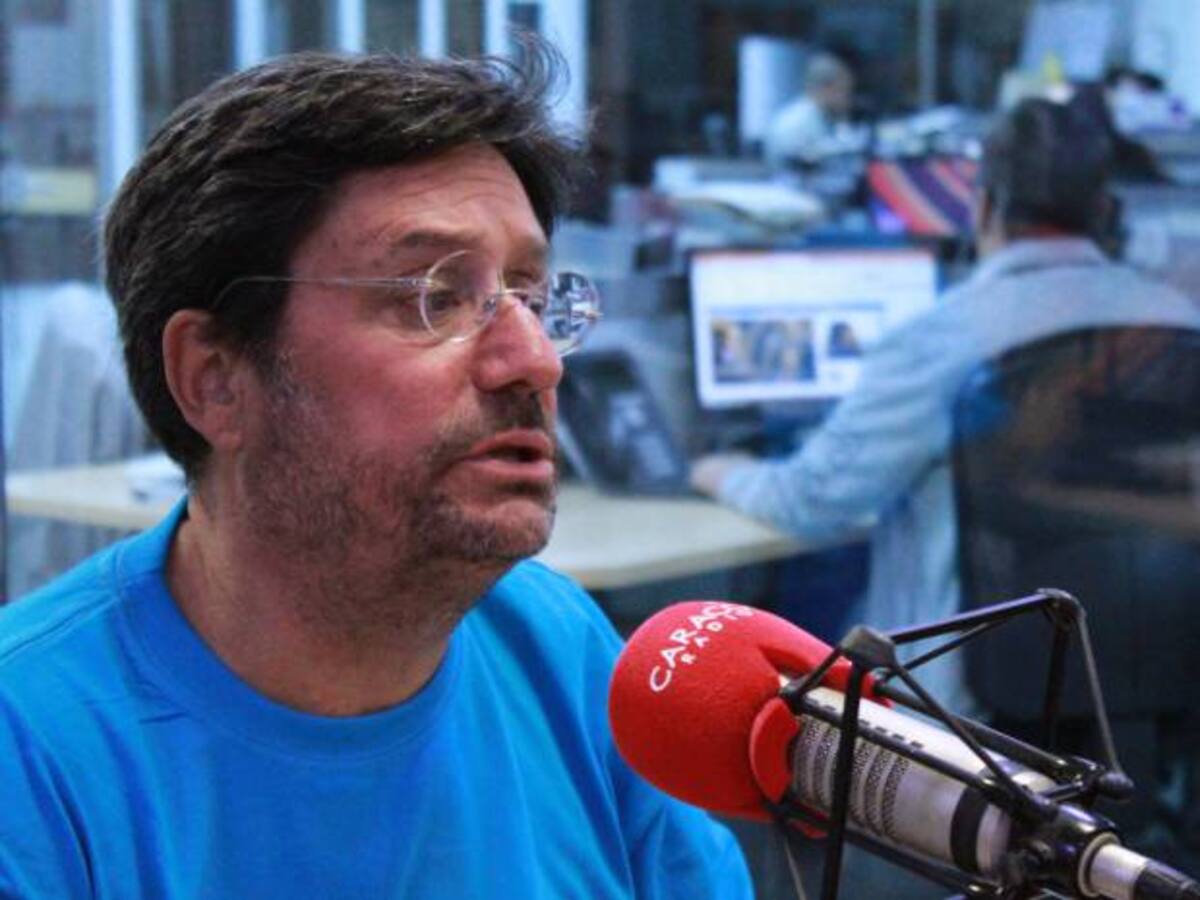 El alcalde trató de ayudar a Aguas de Bogotá: Pacho Santos