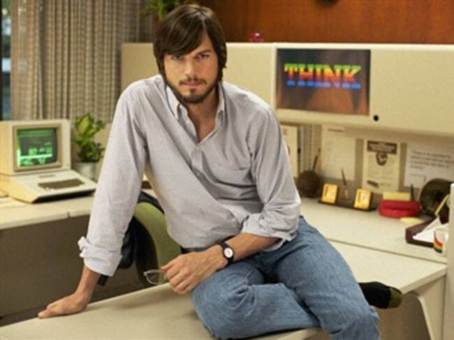 El actor Ashton Kutcher da vida a Steve Jobs. Foto: Difusión