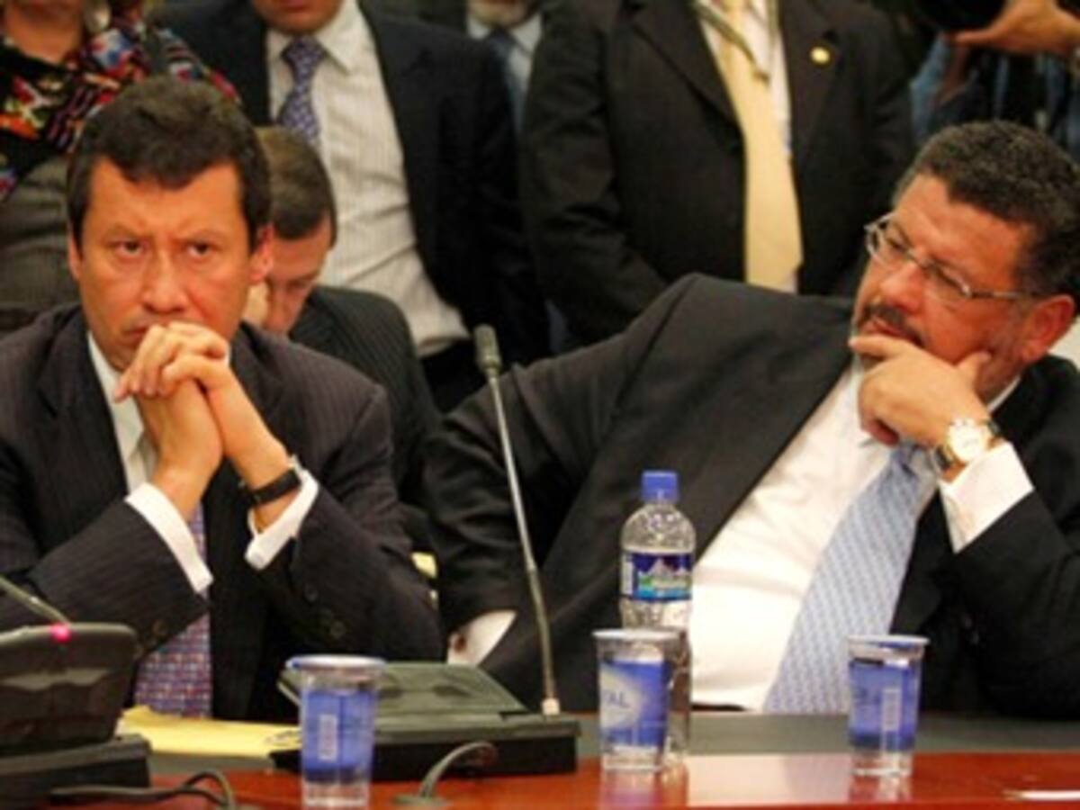 Abogados del expresidente Uribe se enfrentan por caso Interbolsa