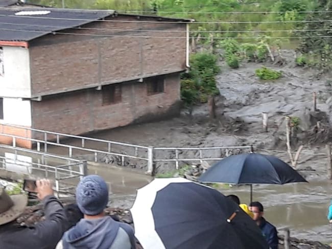 Pánico por creciente súbita de un río en la Vega, Cauca