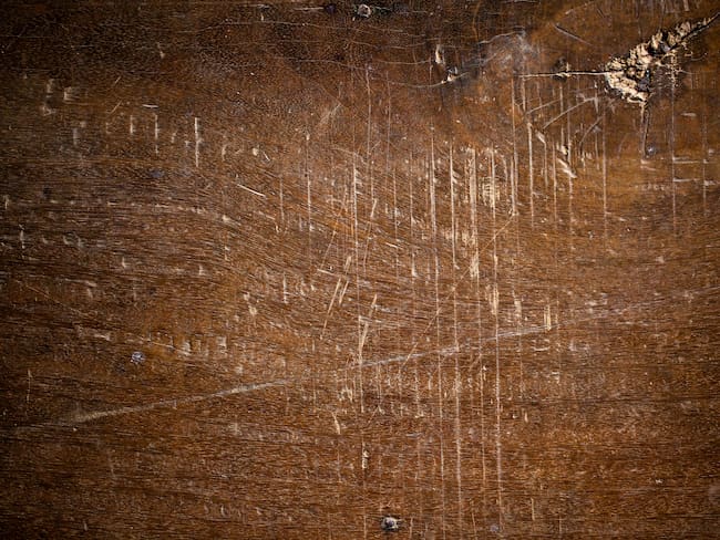 Rayones en la madera / Getty Images