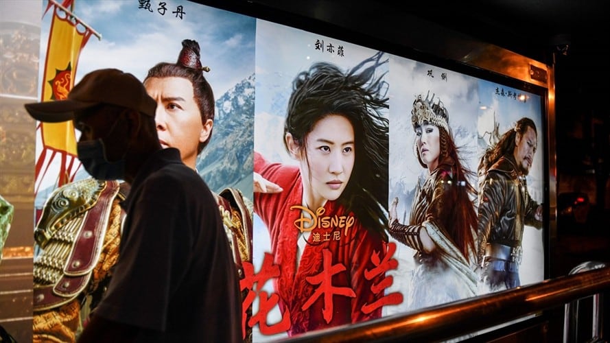 Mulán, nominada al Premio Oscar por mejor diseño de vestuario. Foto: GREG BAKER/AFP via Getty Images