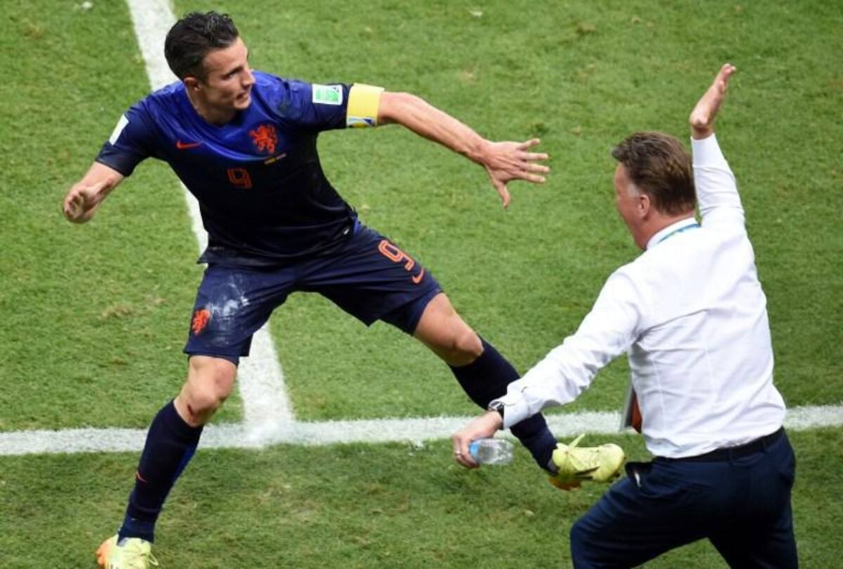 Xabi Alonso marcó desde el punto penal y puso a ganar a España. Van Persie marcó dos para Holanda, Robben también anotó doblete y De Vrij puso su cuota.