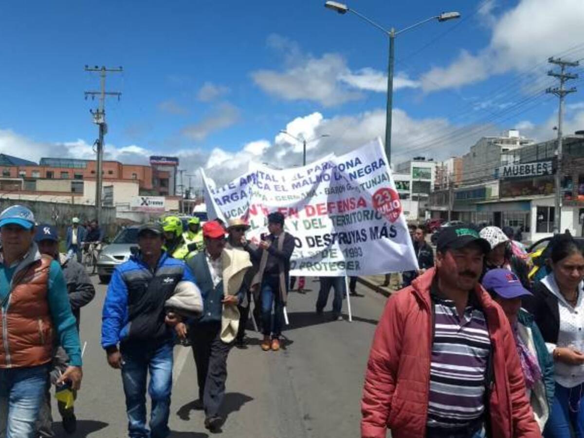 Campesinos protestan por licencias mineras en zonas de acueductos en Boyacá