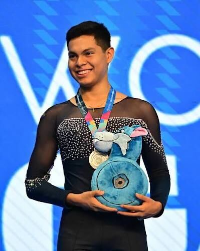 Recientemente en los Juegos Suramericanos Santa Fe – Argentina (2026): Sumó a su palmarés del ciclo olímpico una medalla de bronce en danza masculina.