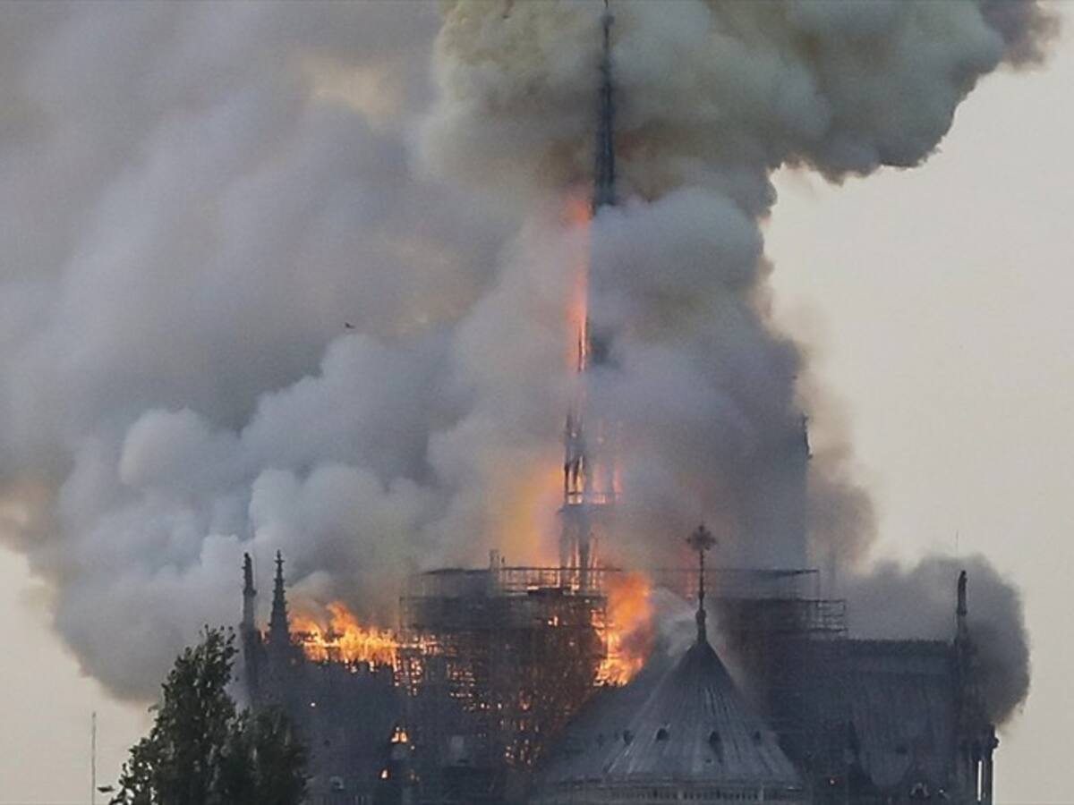 Obispo auxiliar de la Arquidiócesis de Paris comenta la situación actual de Notre Dame
