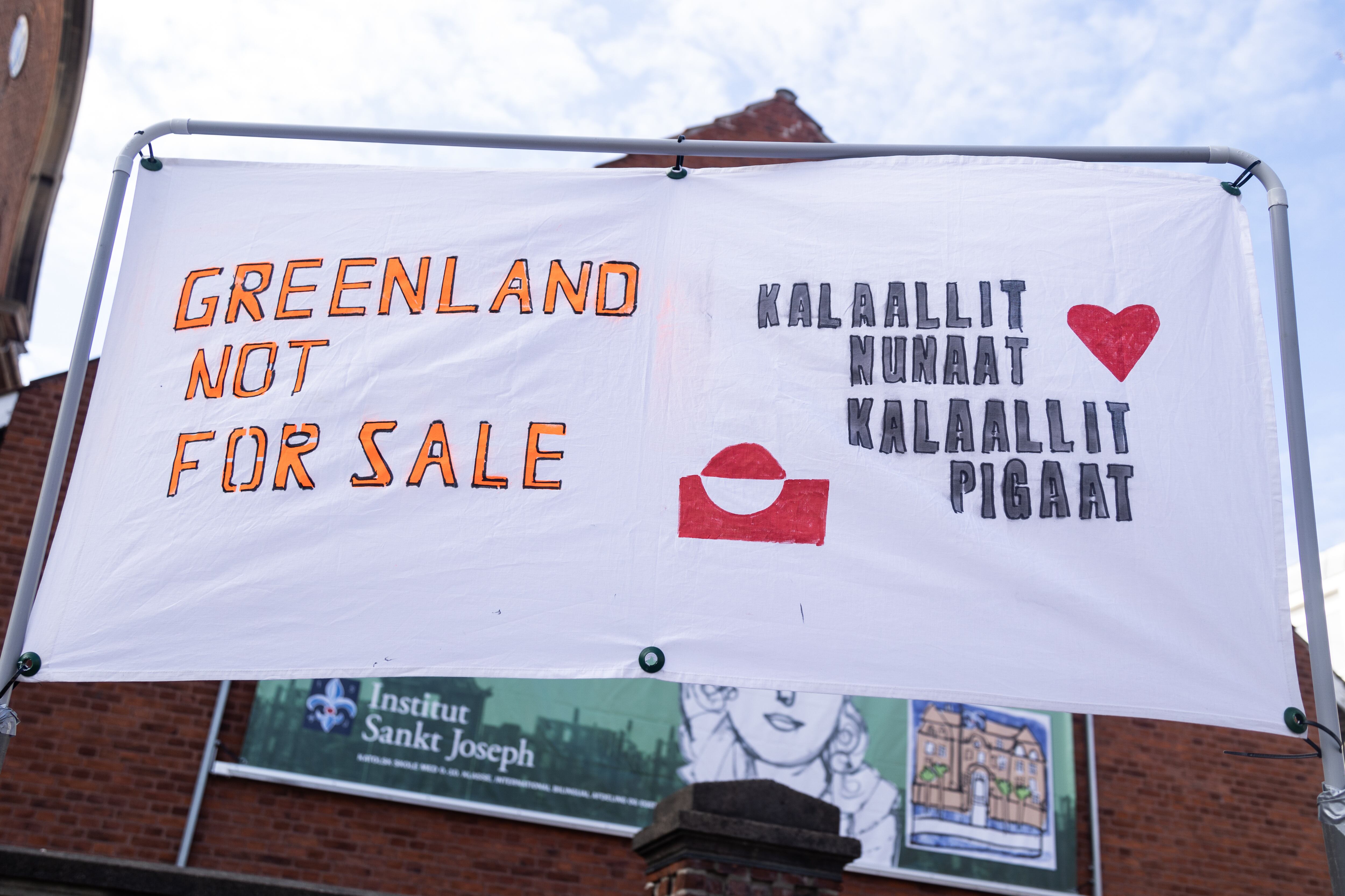 Protestas en Dinamarca contra Donald Trump. El cartel dice "Groenlandia no está a la venta. Groenlandia pertenece a los groenlandeses". 
(Foto:    Kristian Tuxen Ladegaard Berg/SOPA Images/LightRocket via Getty Images)