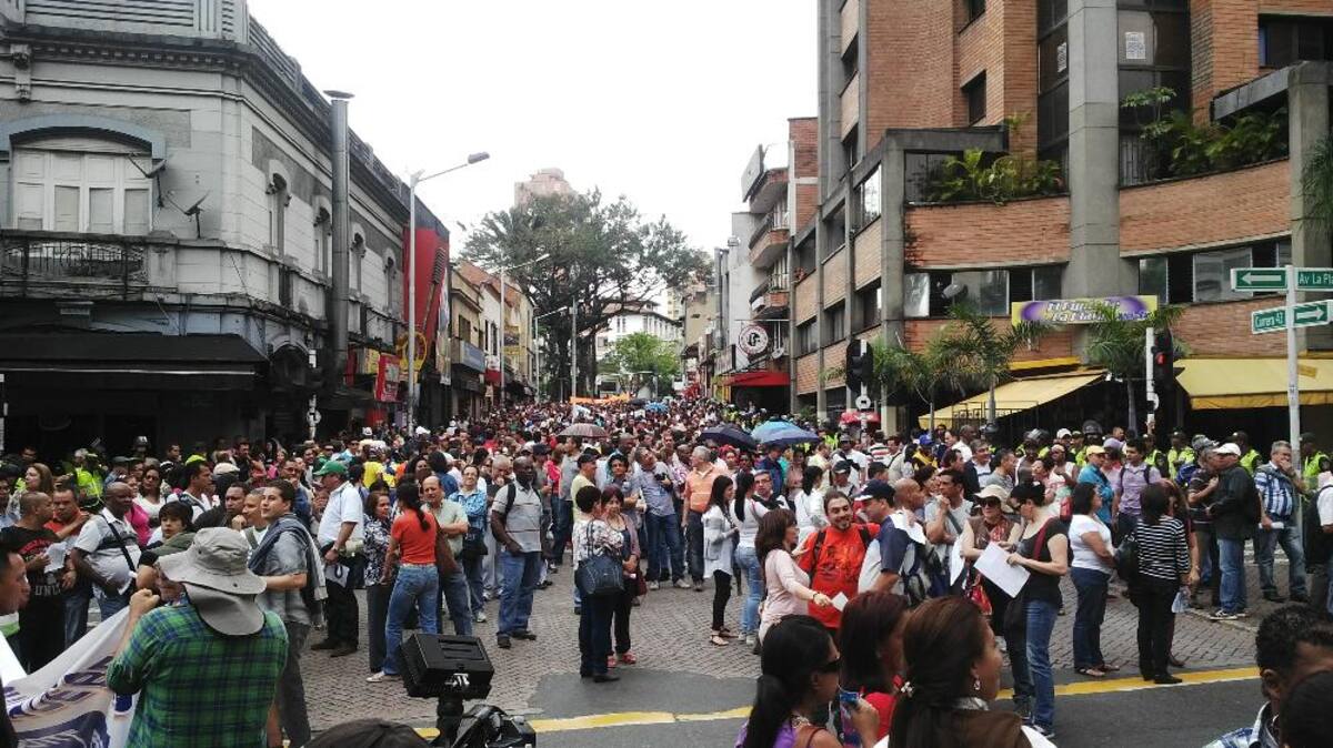 Los temas centrales por los cuales se manifiestan son la salud y los salarios.