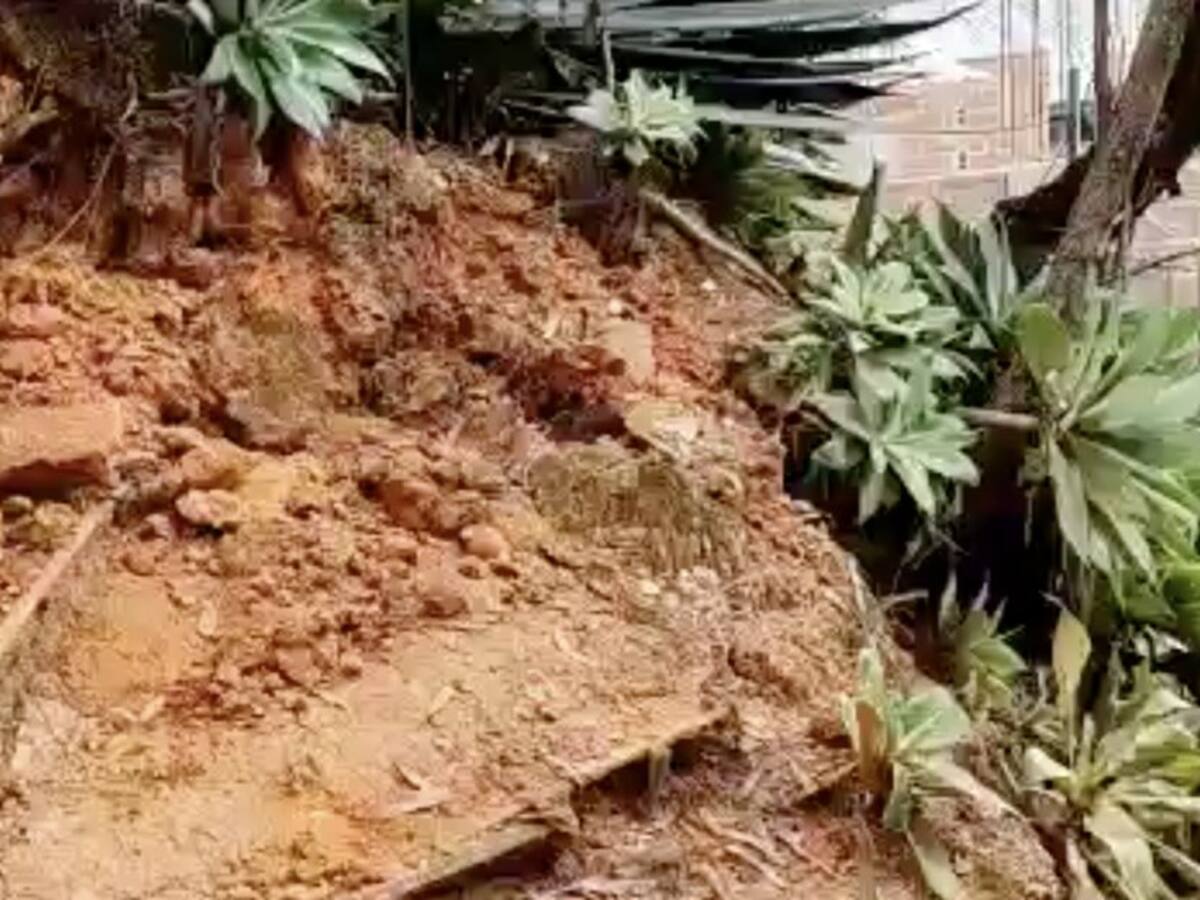 Evacuan familias en Altos de Niquía por deslizamiento