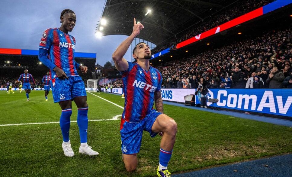 Daniel Muñoz le marcó gol al Manchester City / Getty Images