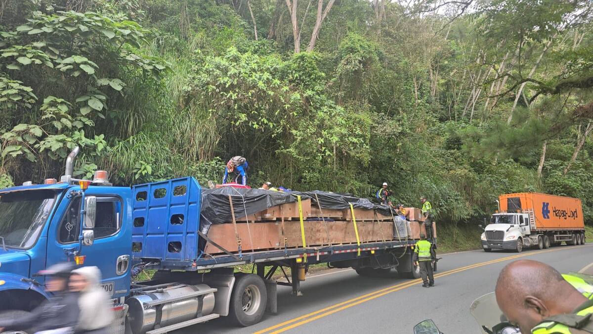 Cinco personas que viajaban como polizones murieron aplastadas por carga de acero en Antioquia