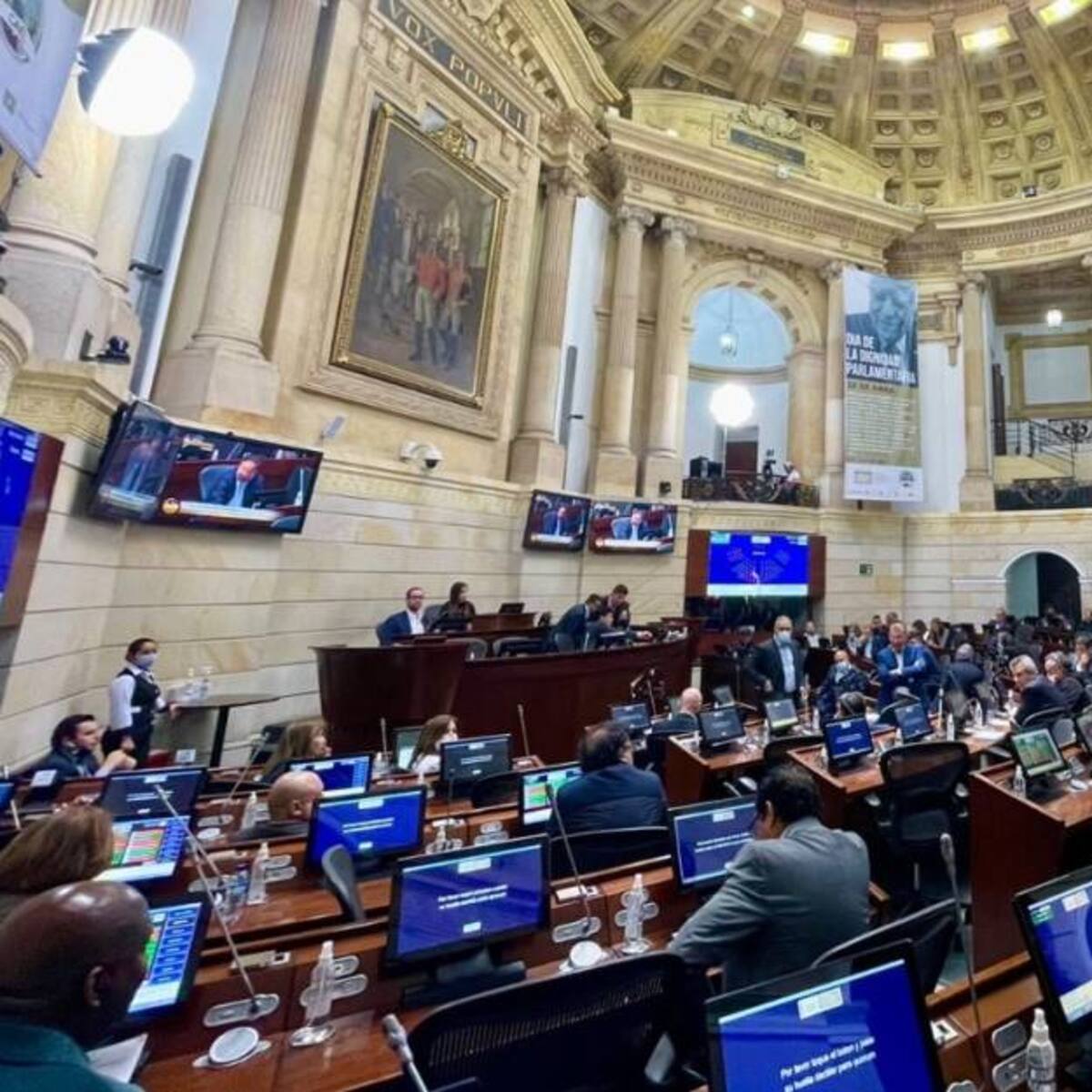 Proyecto propone que congresistas no tengan salario