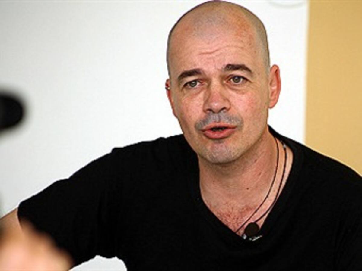 Un cura de la Iglesia Católica es excomulgado por defender a los gays