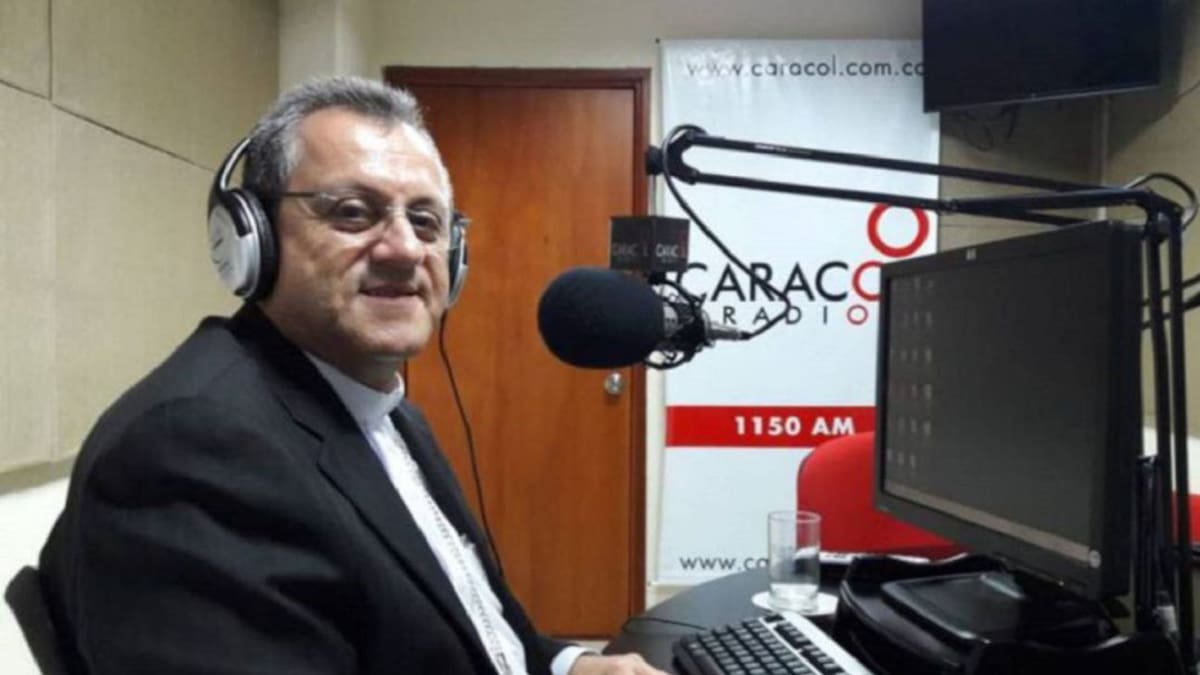 Monseñor, Carlos Arturo Quintero, Obispo de Armenia