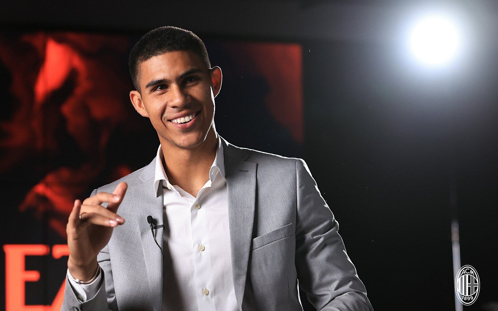 Devis Vásquez, nuevo jugador del AC MIlan / @acmilan