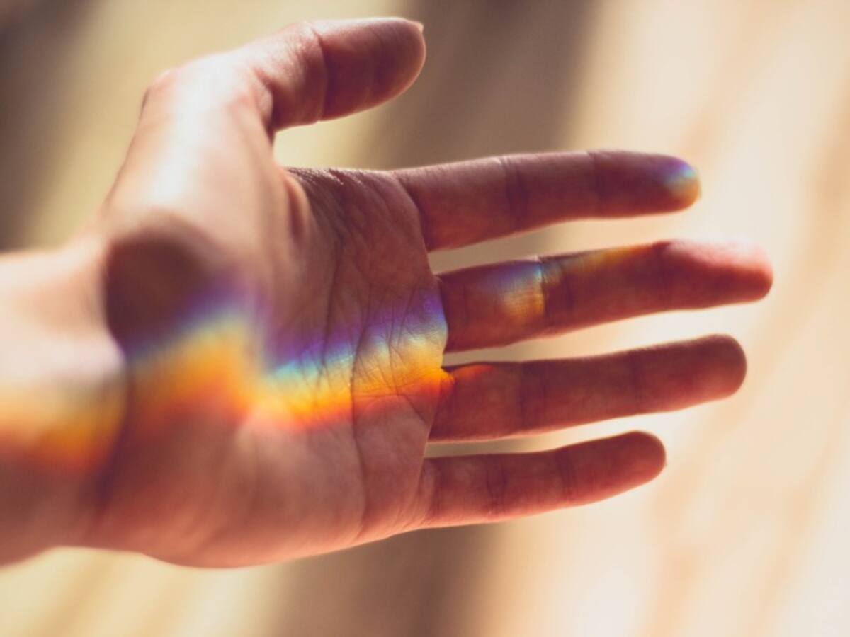 Muñecas neutras, manos felices