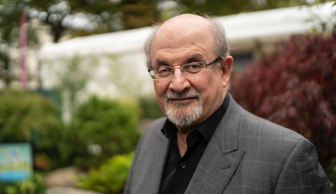 Atacante de Salman Rushdie confesó que le sorprendió que el escritor hubiera sobrevivido. Foto: Getty