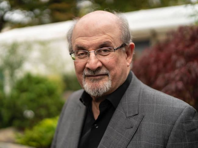 Atacante de Salman Rushdie confesó que le sorprendió que el escritor hubiera sobrevivido. Foto: Getty