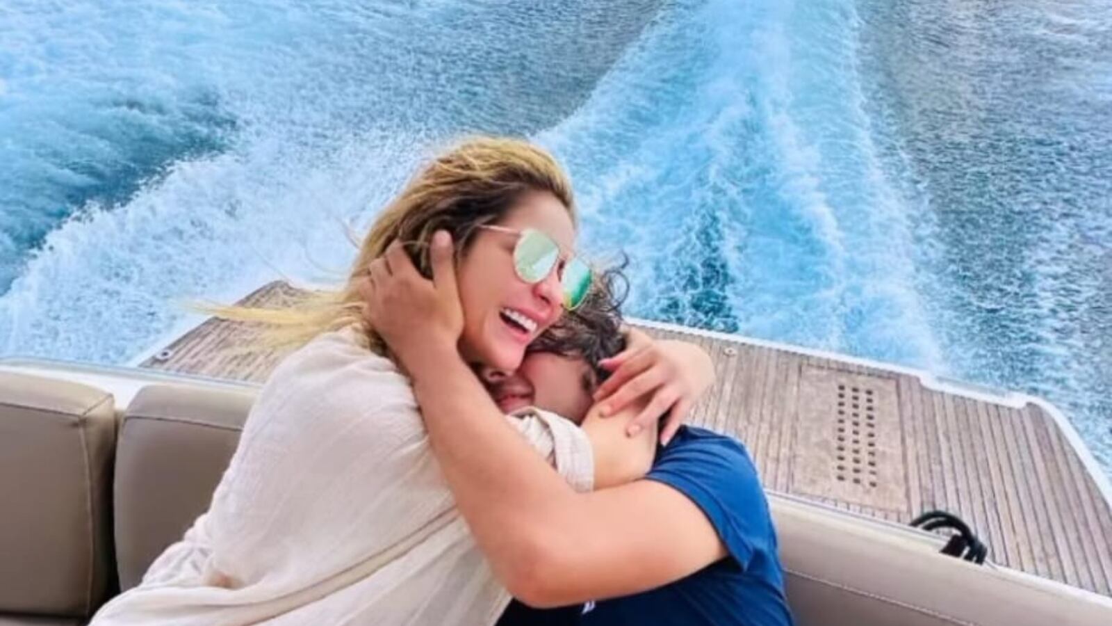 Foto publicada por Laura Ojeda, junto con Nicolás Petro, paseando en el mar./ Foto: Redes de Laura Ojeda