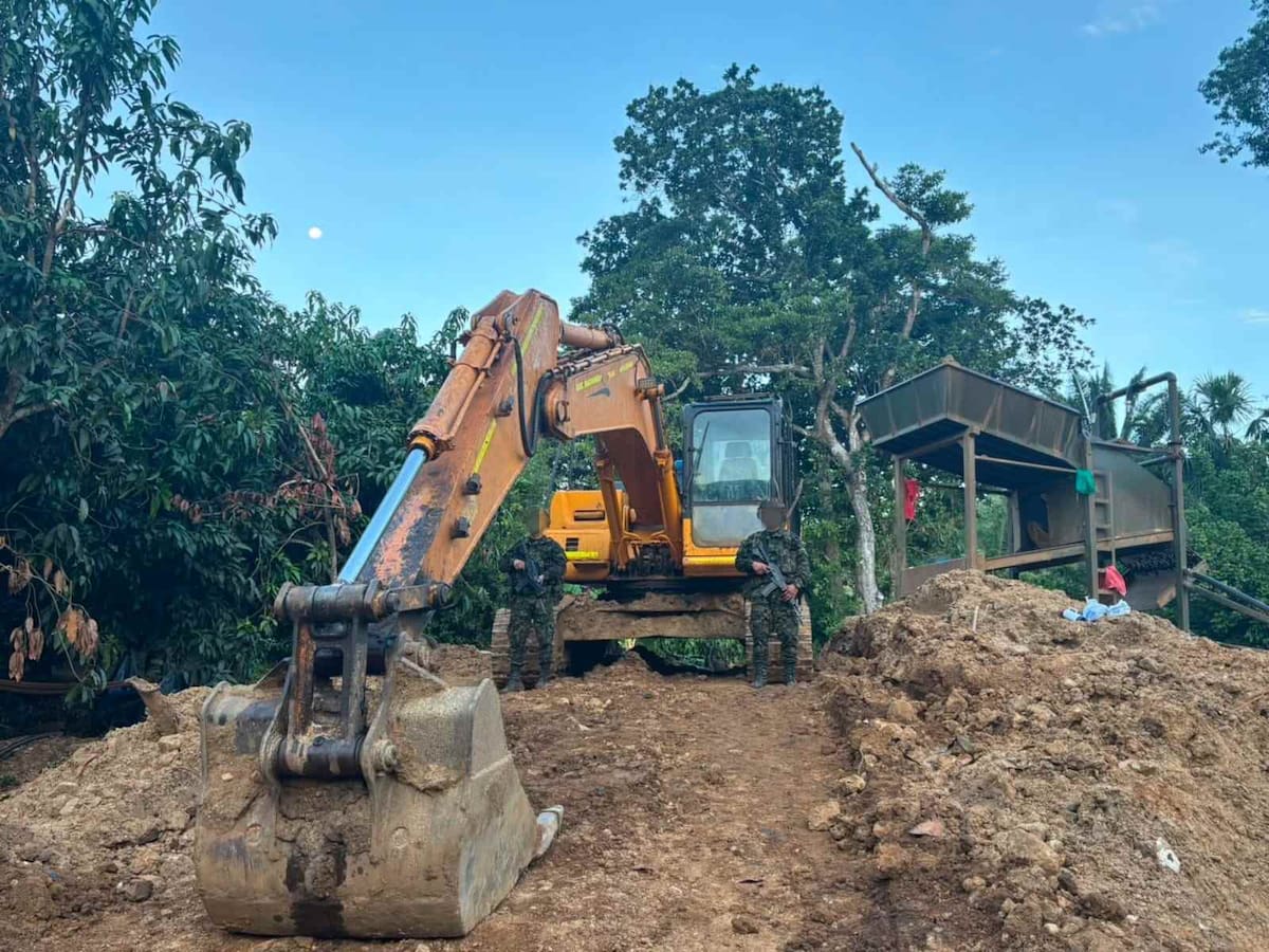 Desmantelan mina ilegal en la Sierra Nevada que producía oro y movía más de $2.700 millones al mes