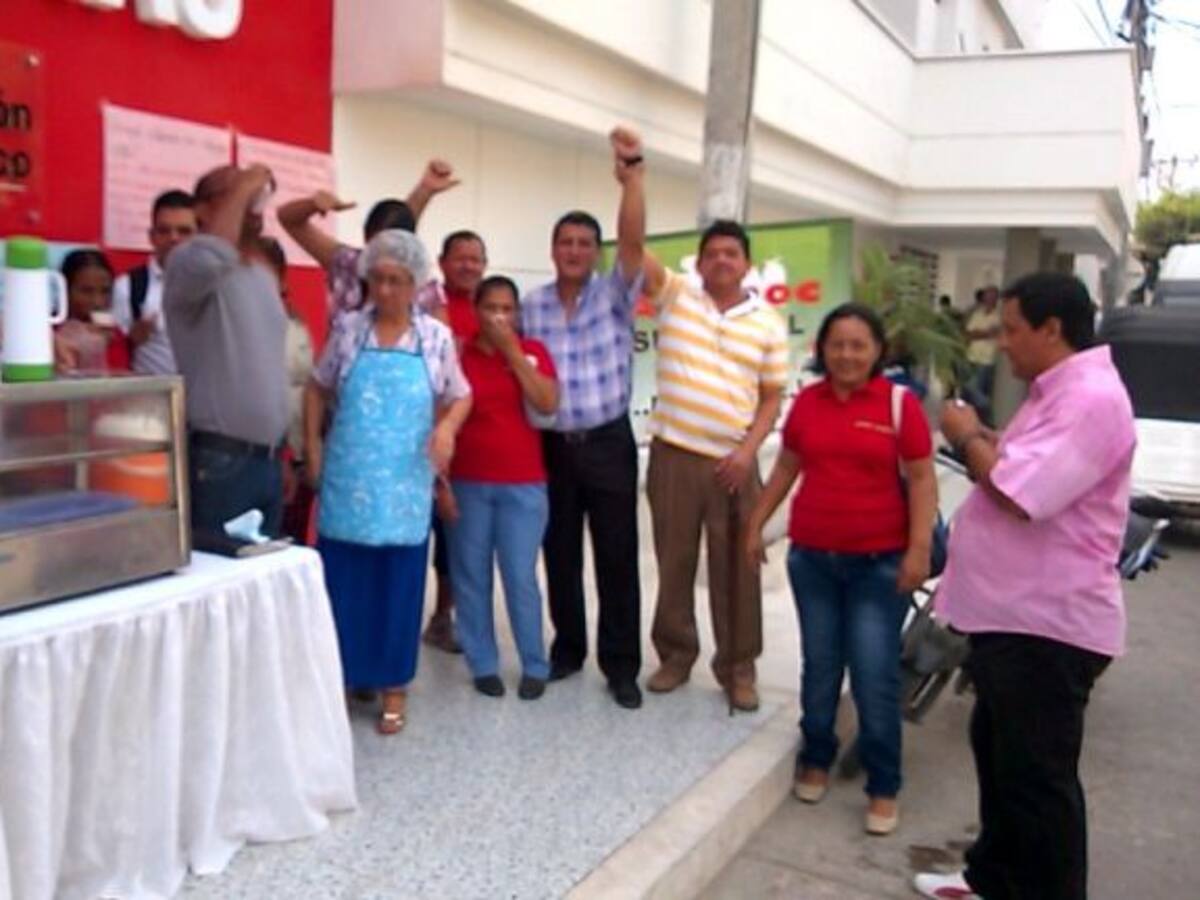 Con ventas de arepas protestan empleados de un hospital de Soledad