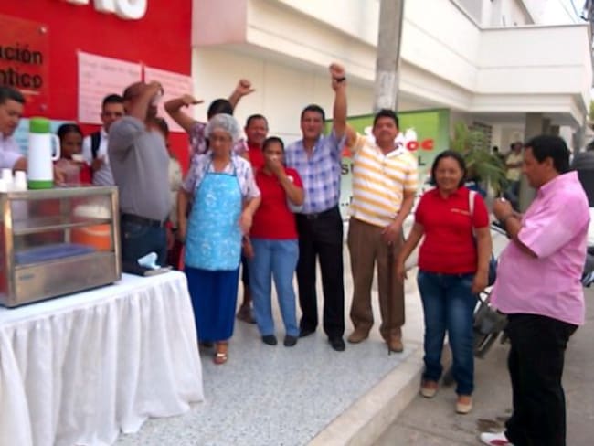 Con ventas de arepas protestan empleados de un hospital de Soledad