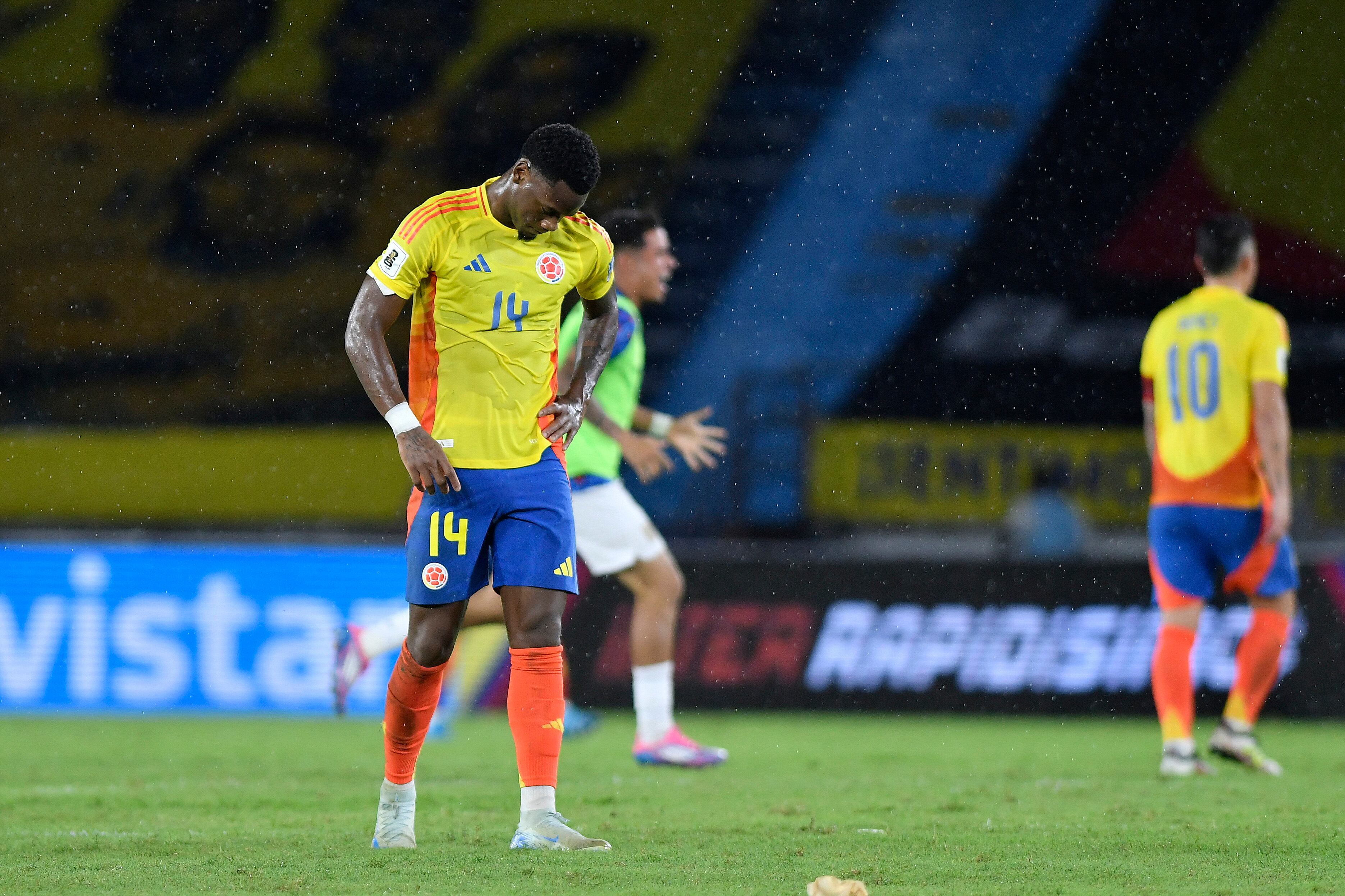 Jhon Duran en la derrota ante Ecuador. (Photo by Gabriel Aponte/Getty Images)
