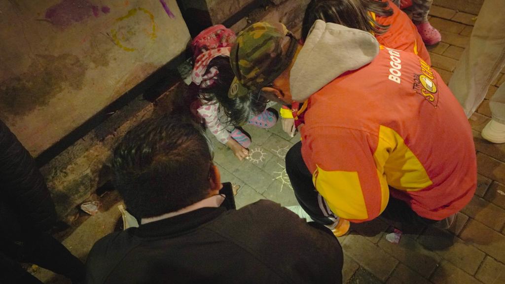 Niños en situación de mendicidad en Bogotá.