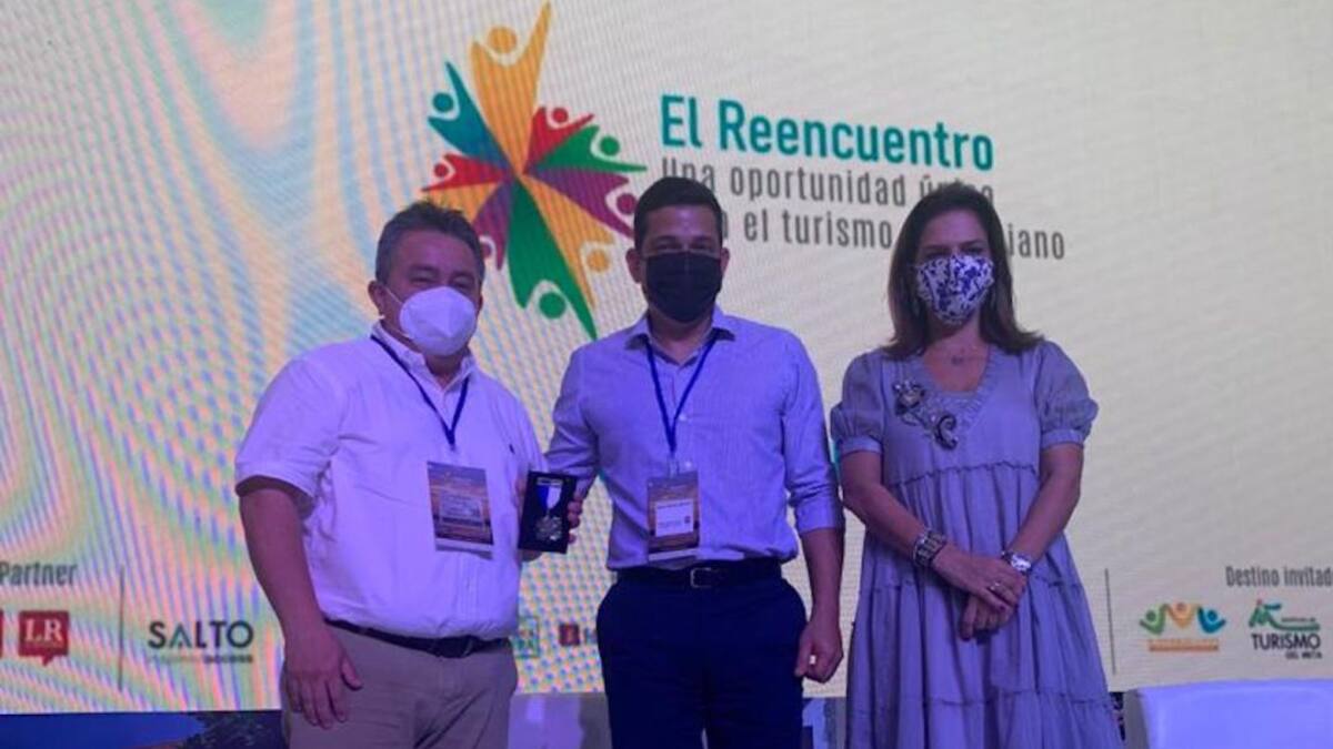 ‘Medalla al Mérito’ para Omar García, presidente ejecutivo de Cotelco