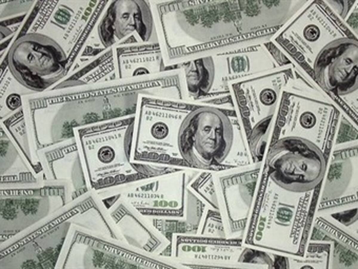 El dólar cae por debajo de los 1.900 pesos