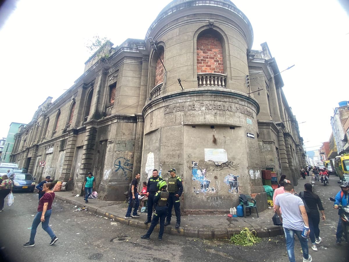 Fue despejado de vendedores ambulantes alrededores de la Plaza Central de Mercado