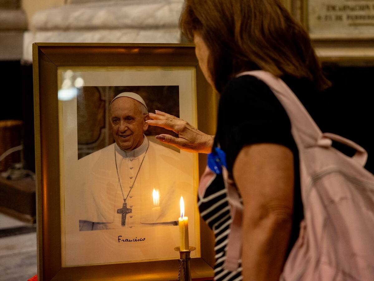 El papa Francisco sufrió una crisis respiratoria asmática y fue sometido a transfusiones de sangre