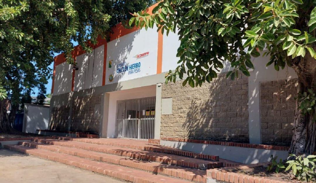 Instalaciones administrativas del IDER en el gimnasio Chico de Hierro del barrio Pie de la Popa