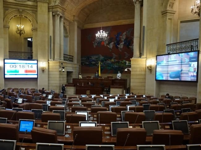 Los senadores Roy Barreras y Jorge Enrique Robledo adelantarán un debate de moción de censura al Ministro de Defensa el próximo 13 de octubre.