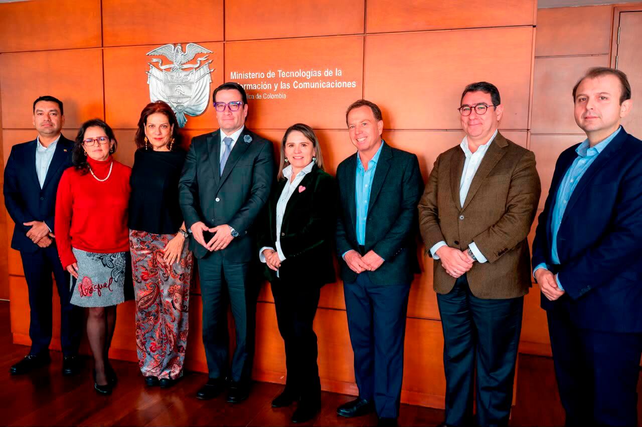 “Desde prisión no se puede seguir ordenando el delito”, fue la conclusión del ministro de Justicia, Iván Cancino tras el encuentro para frenar las extorsiones desde las cárceles. Foto: MinJusticia